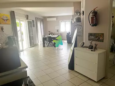 Maison, 143,7 m²