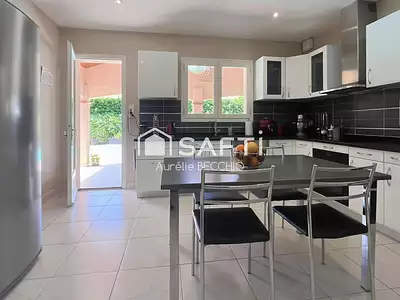 Maison, 169 m²
