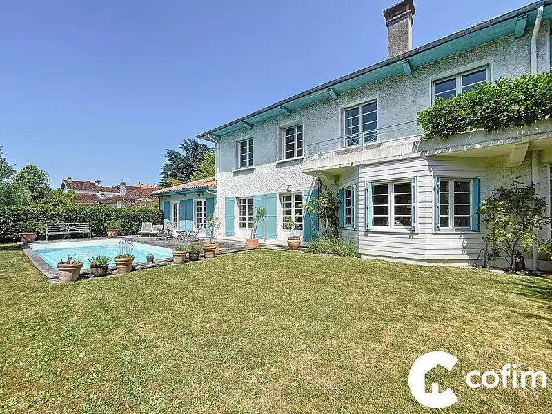 Maison, 233 m²