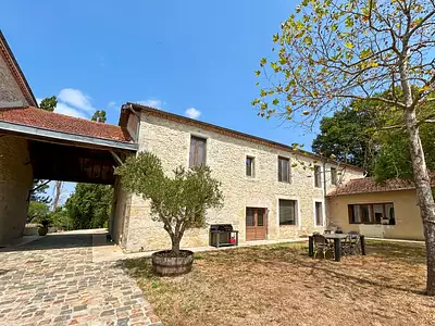 Maison, 885 m²