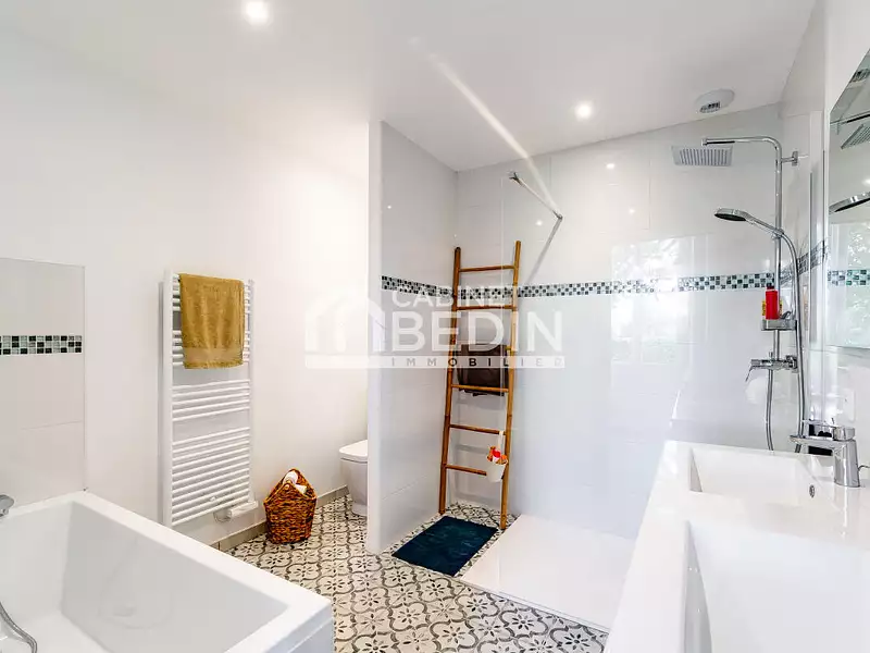Maison, 302,6 m²