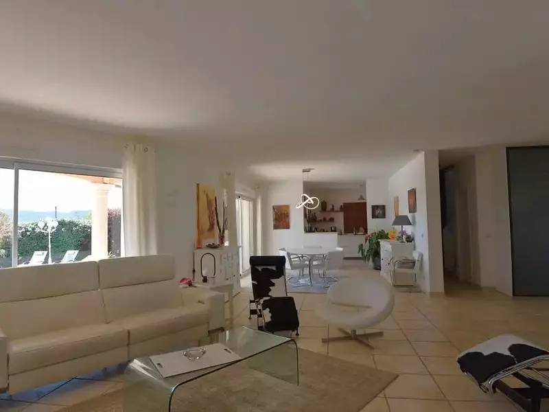 Maison, 185 m²