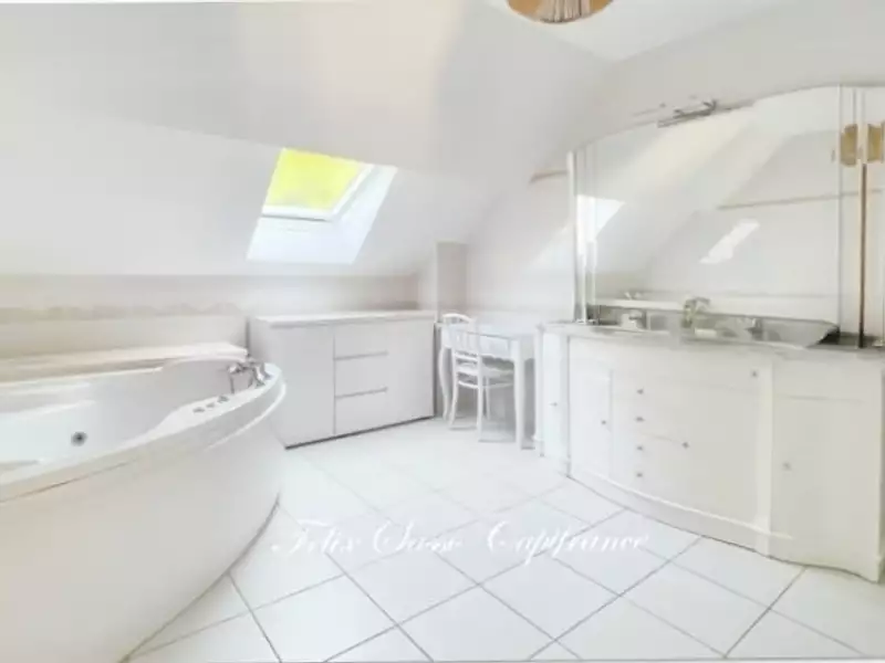 Maison, 220 m²