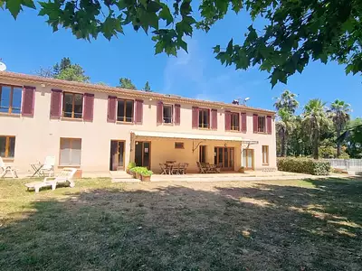 Maison, 950 m²