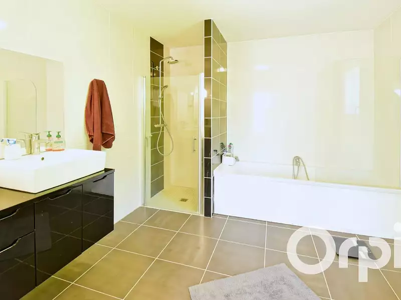 Maison, 220 m²