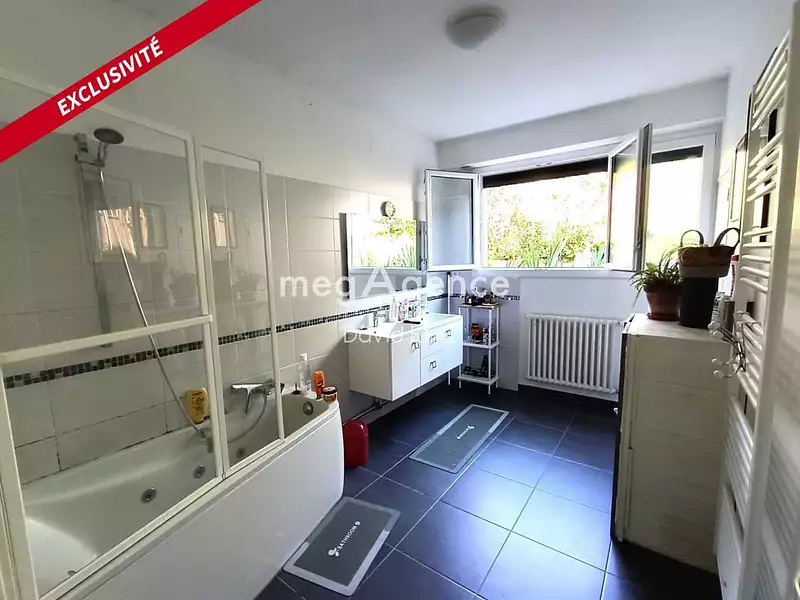 Maison, 240 m²