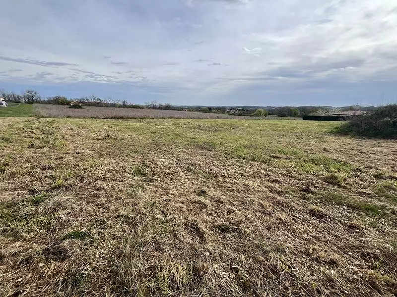 Terrain, 1 470 m²