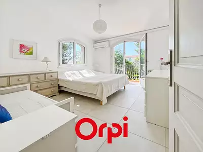 Maison, 240 m²