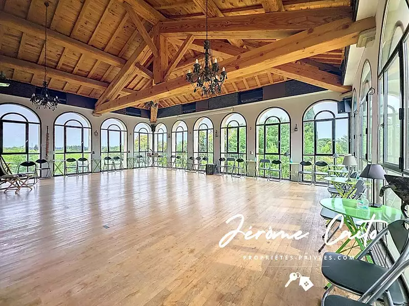 Maison, 858 m²