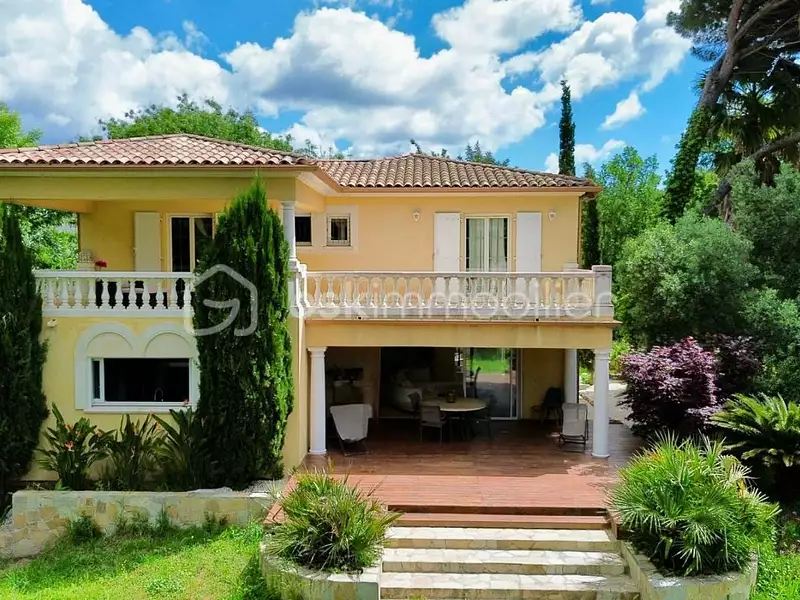 Maison, 191 m²