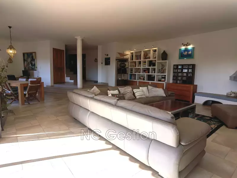Maison, 334 m²