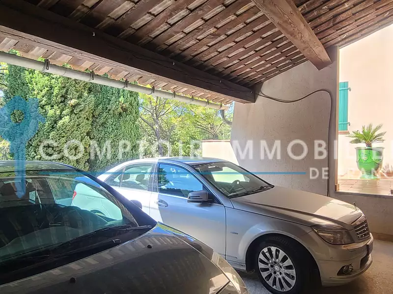 Maison, 261 m²