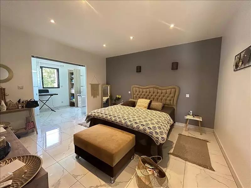 Maison, 218 m²