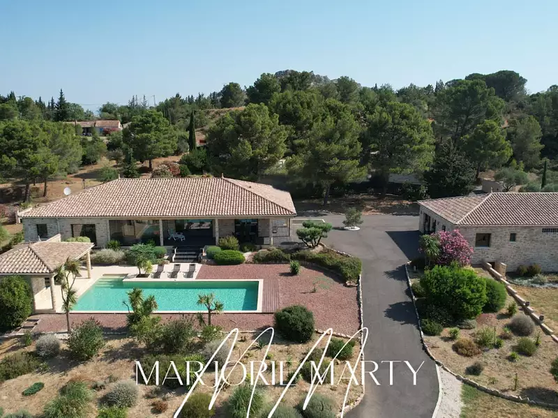 Maison, 251 m²