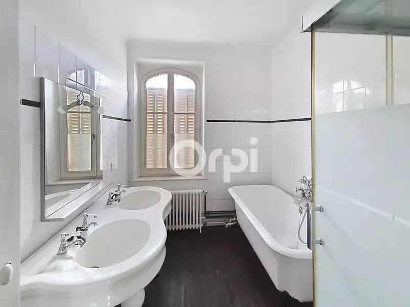 Maison, 240 m²