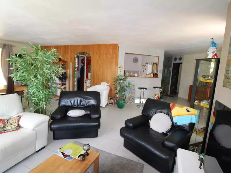 Maison, 958 m²