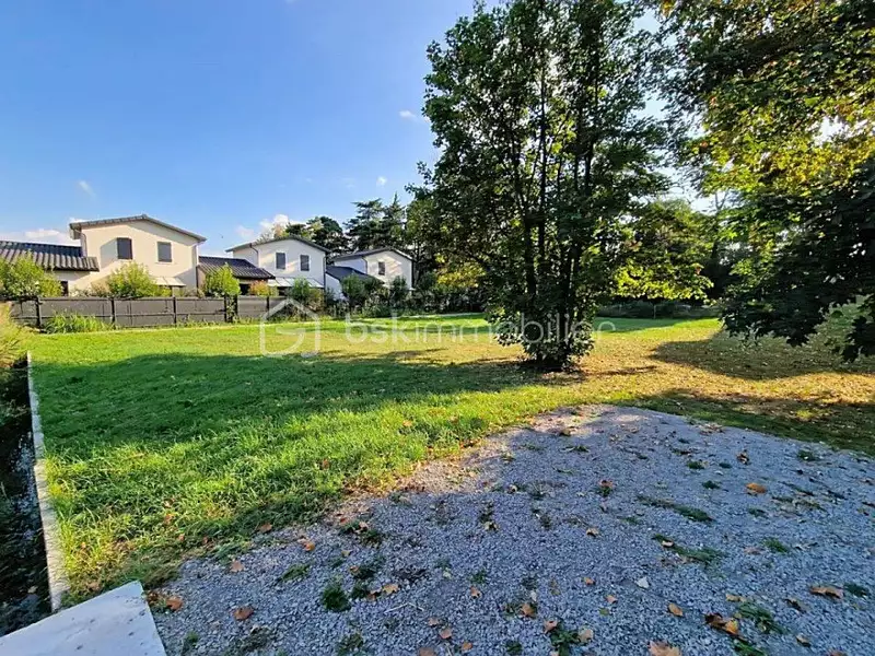 Terrain, 874 m²