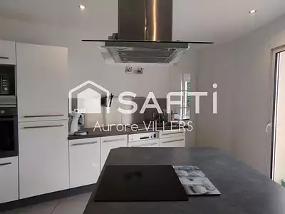 Maison, 242 m²