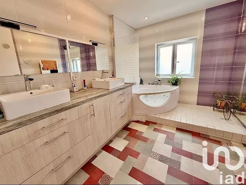 Maison, 303 m²