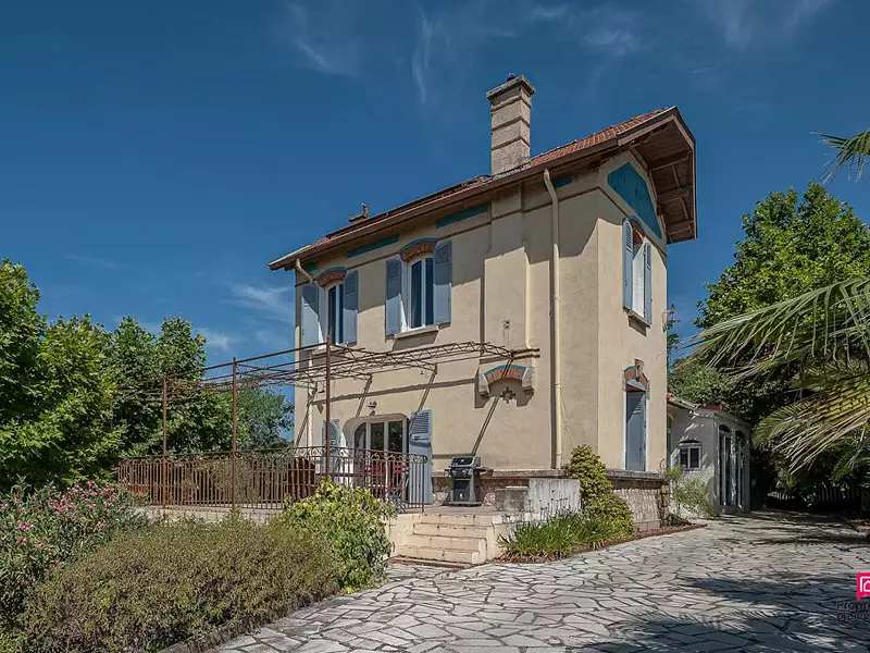 Maison, 196 m²