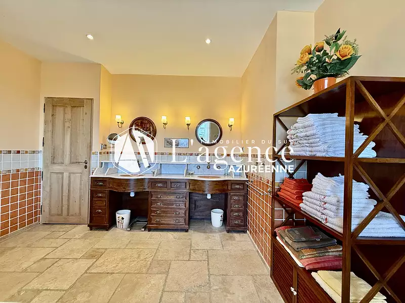 Maison, 230 m²