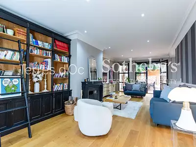 Maison, 245 m²