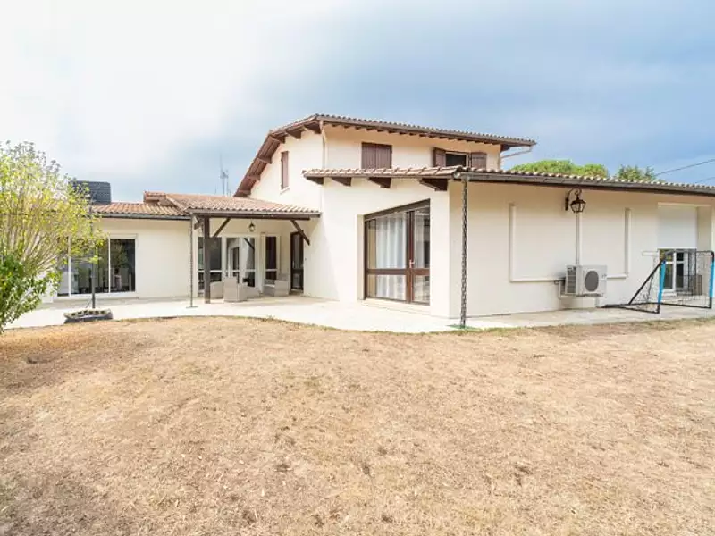 Maison, 256 m²