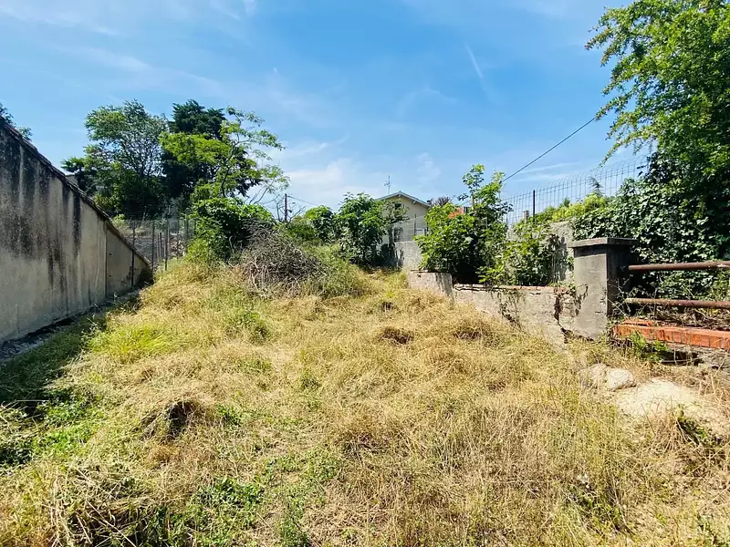 Terrain, 240 m²