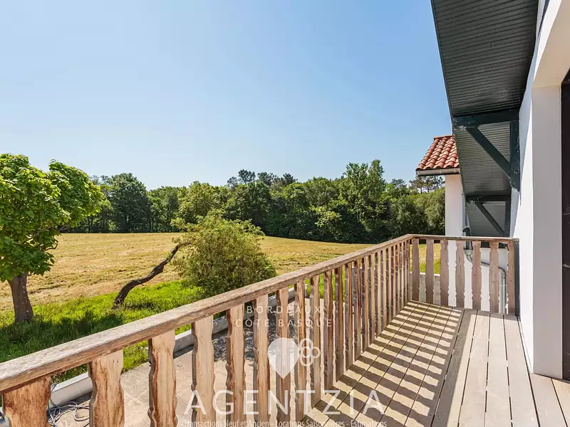 Maison, 670 m²