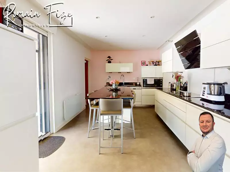 Maison, 277 m²