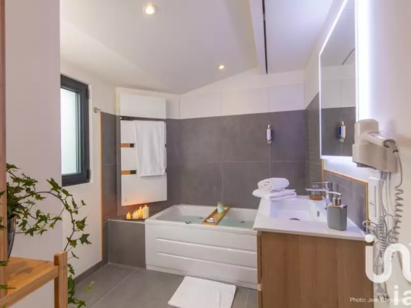 Immeuble, 305 m²