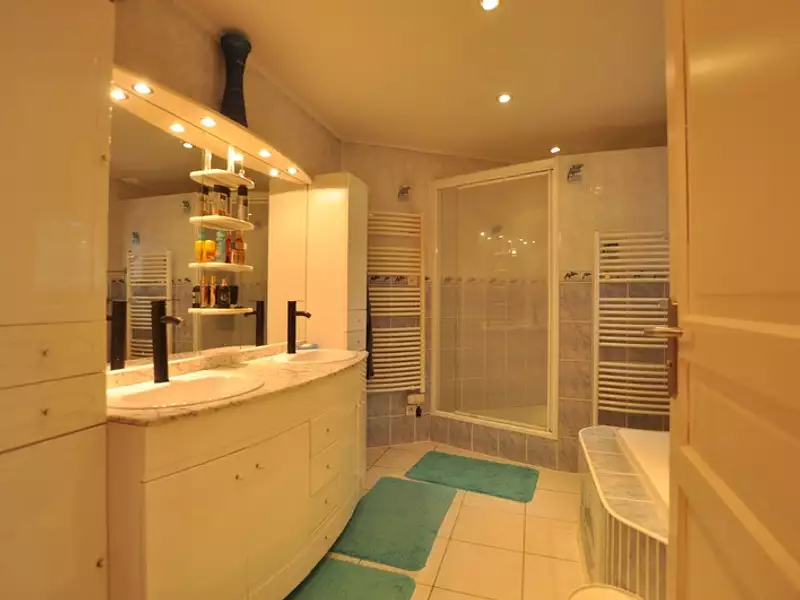 Maison, 190 m²