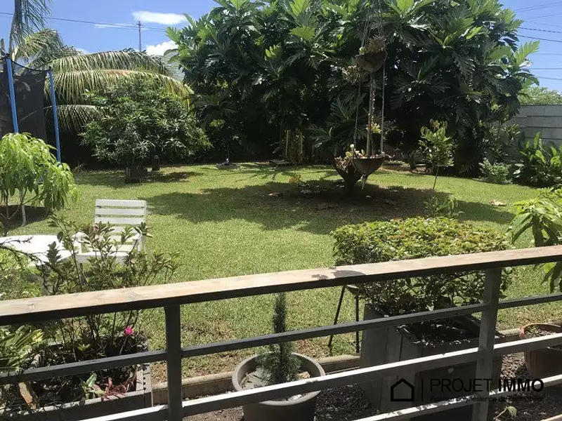 Terrain, 740 m²