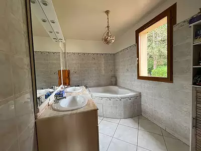 Maison, 166 m²