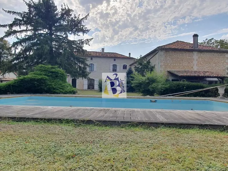 Maison, 221 m²