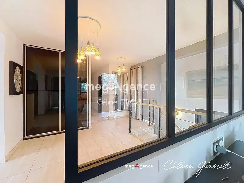 Maison, 240 m²