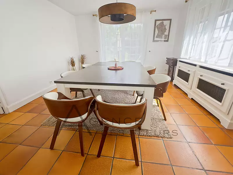 Maison, 220 m²