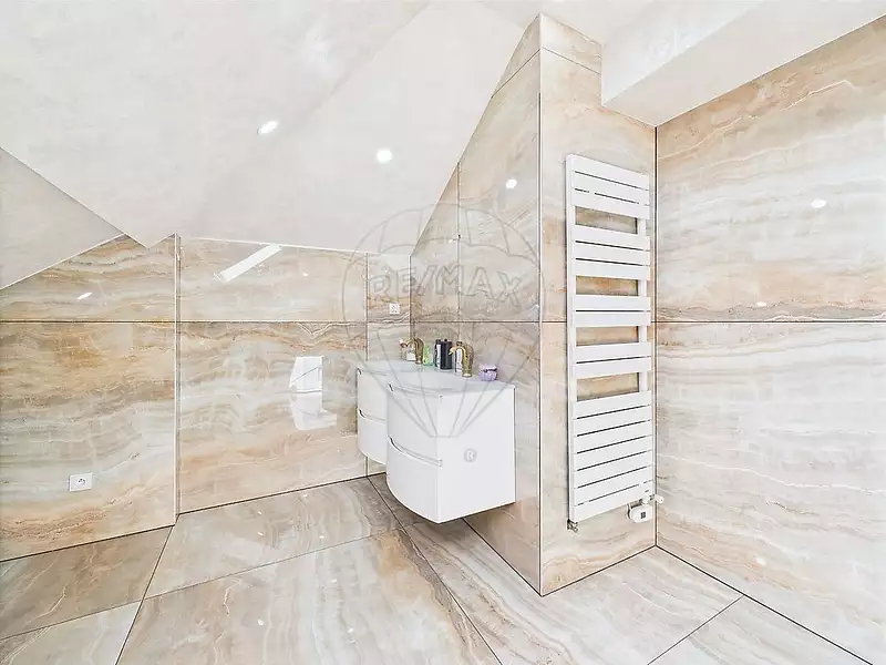 Maison, 255 m²