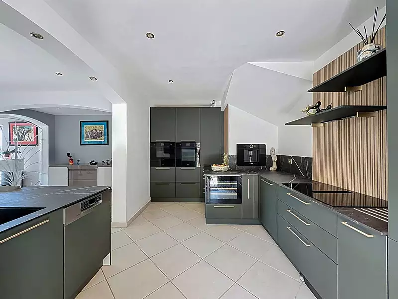 Maison, 230 m²