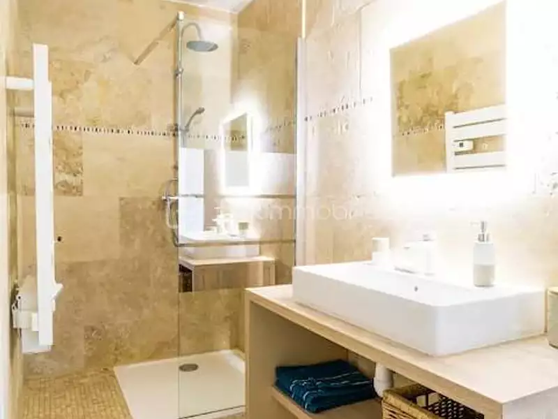 Maison, 239 m²