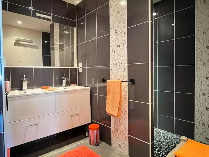 Maison, 645 m²