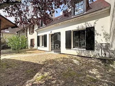 198 000 € 3 005 €/m² Maison • 65,89 m² • 3 pièces • 2 chambres • Ter. 65 m² Etampes (91150)