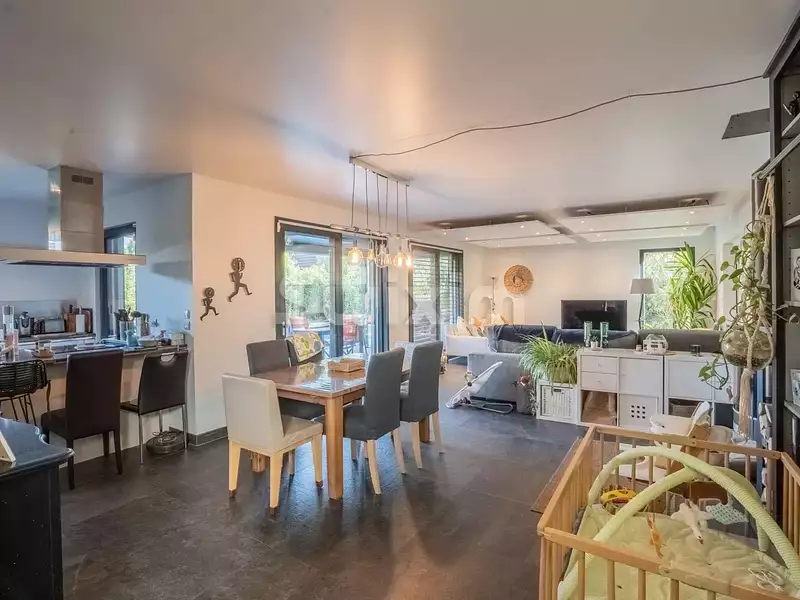 Maison, 197 m²