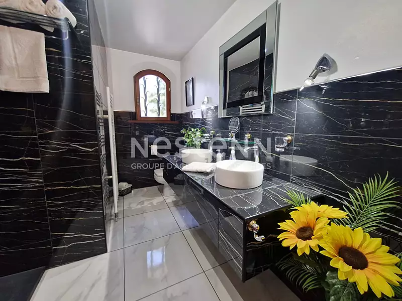Maison, 250 m²