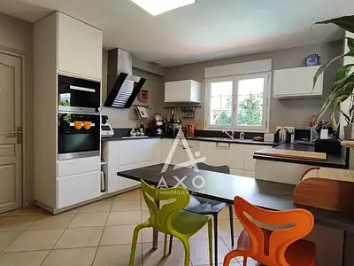 Maison, 285 m²