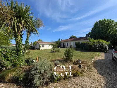 Maison, 585 m²