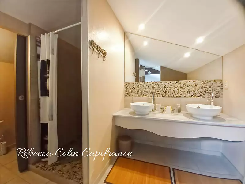 Maison, 225 m²