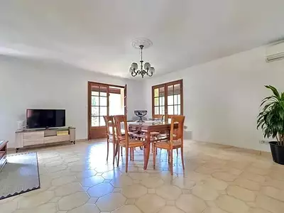 Maison, 221 m²