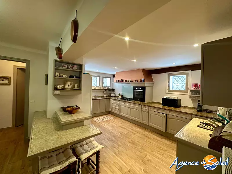 Maison, 307,3 m²