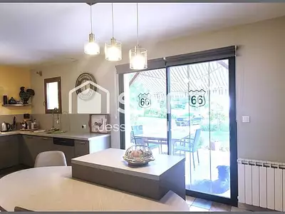 Maison, 240 m²